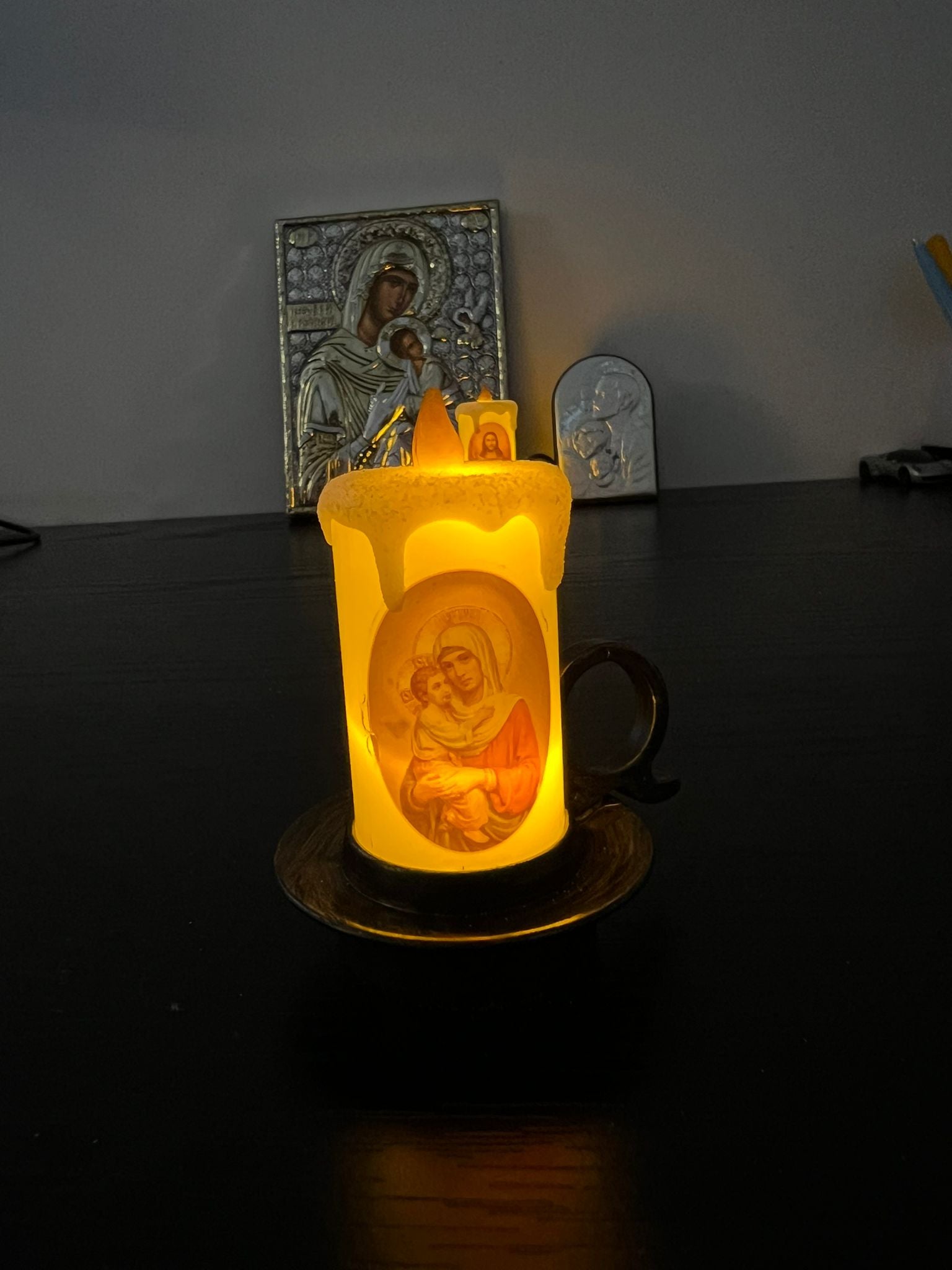 Lumânari speciale. Altarul tau de acasa