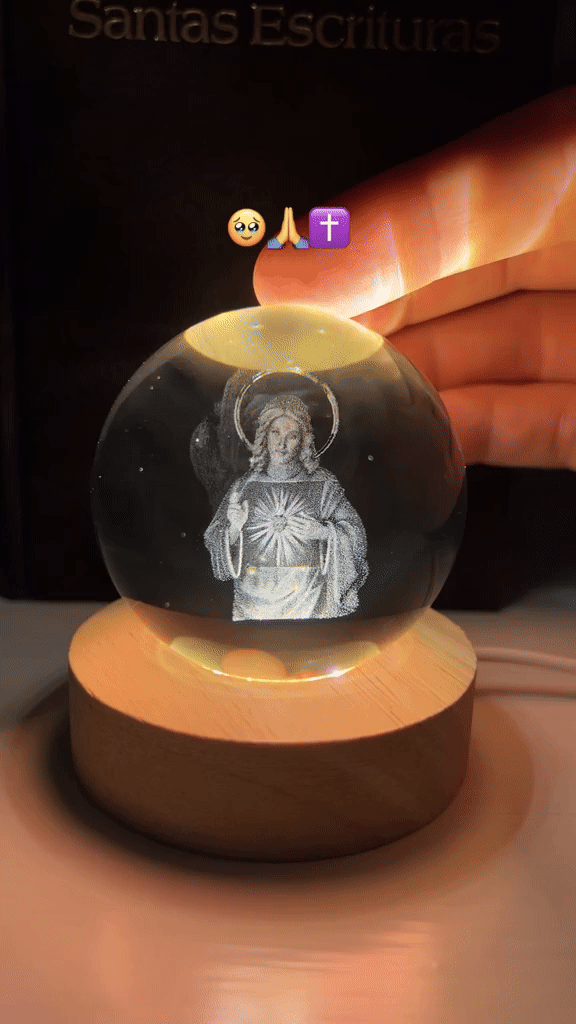 Glob De Cristal Religios Cu Lumină Caldă